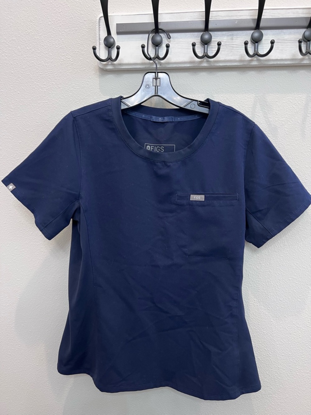 FIGS Eliza One Pocket Scrub Top Navy Blue Medium W22SW1014